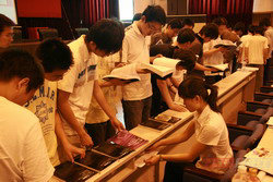 �A���hҊ���MǶ��ʽ�v��