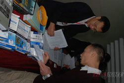 �A���hҊǶ��ʽ��Ӗ���M�v����Ƭ