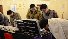 講座現場華清遠見研發設備展臺